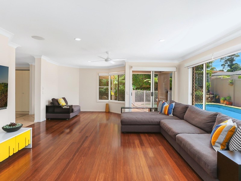6 Abby Crescent, Ashmore QLD 4214