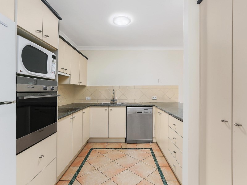 6 Abby Crescent, Ashmore QLD 4214