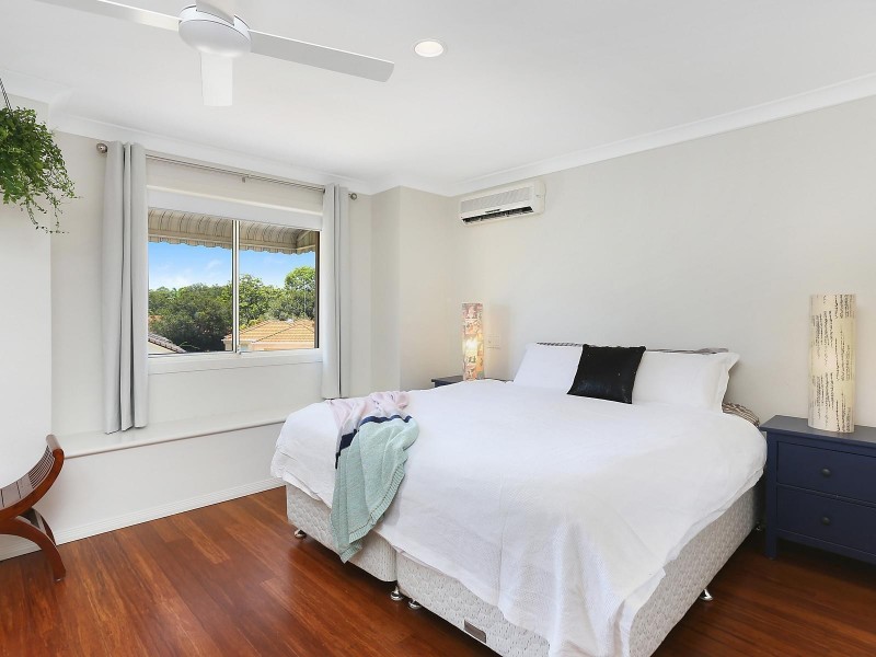 6 Abby Crescent, Ashmore QLD 4214