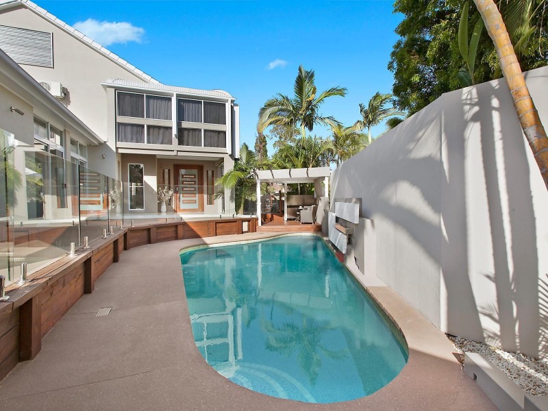 9 Solar Court, Benowa QLD 4217