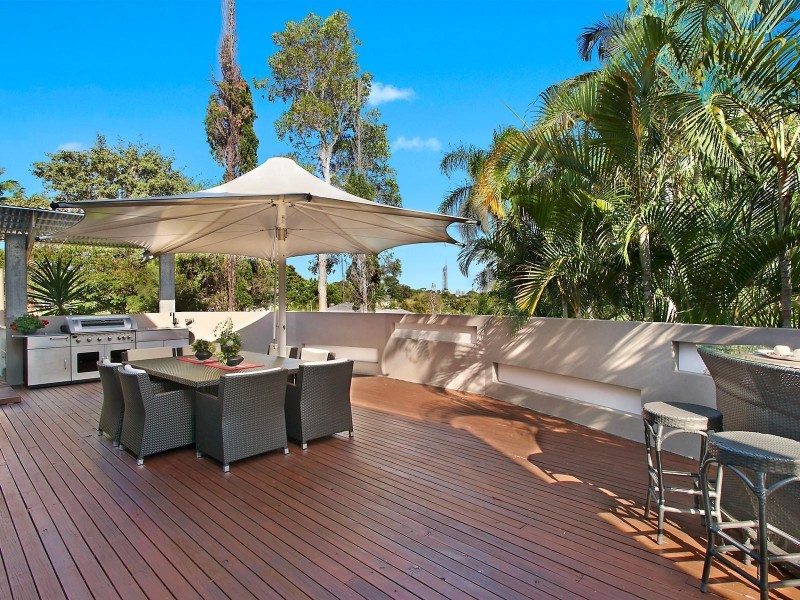 9 Solar Court, Benowa QLD 4217