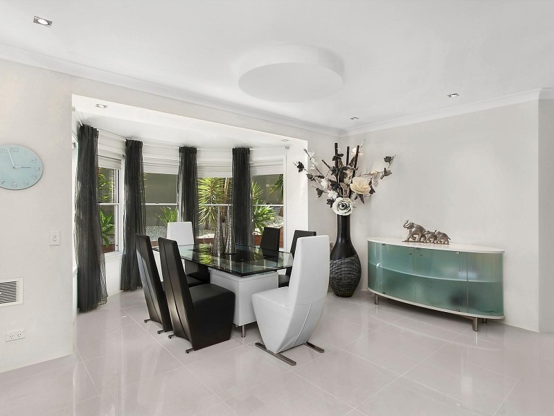 9 Solar Court, Benowa QLD 4217