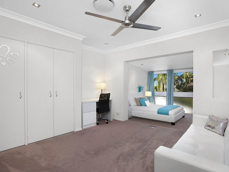 9 Solar Court, Benowa QLD 4217