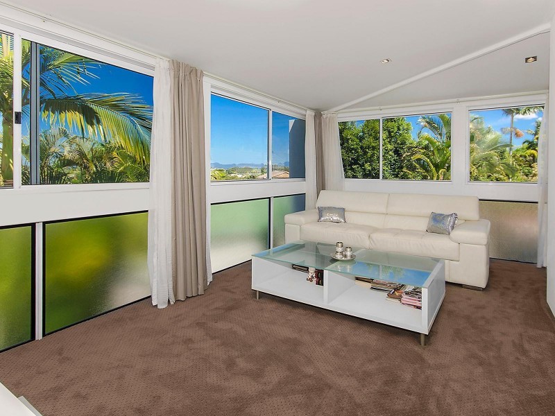 9 Solar Court, Benowa QLD 4217