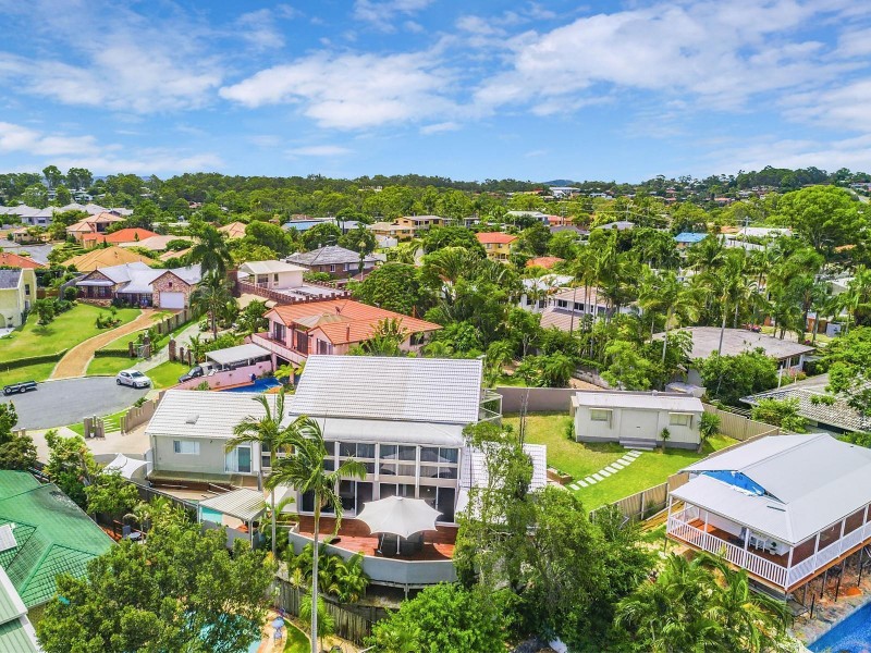 9 Solar Court, Benowa QLD 4217