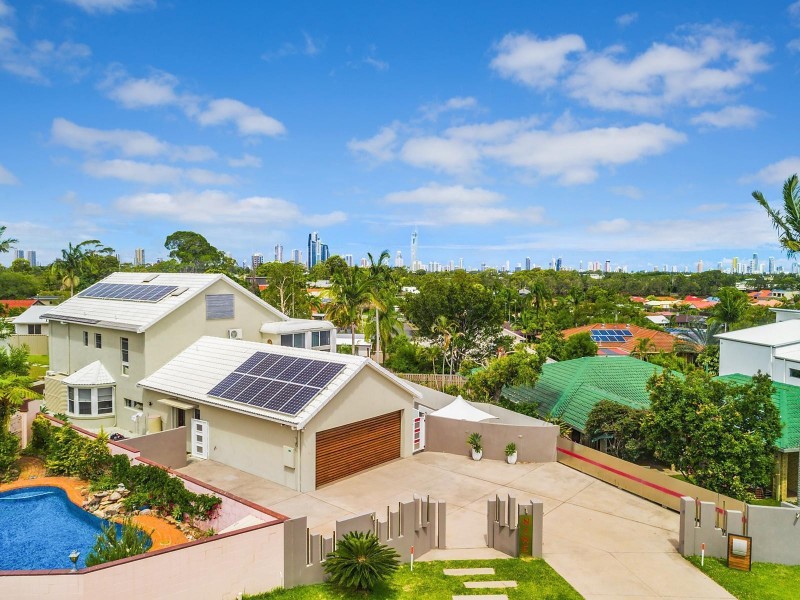 9 Solar Court, Benowa QLD 4217