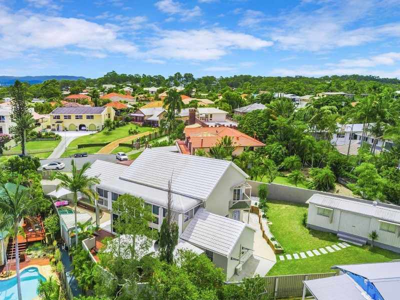 9 Solar Court, Benowa QLD 4217