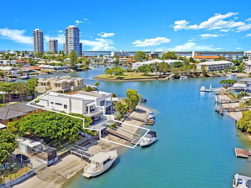 2/22 Annoula Avenue, Biggera Waters QLD 4216