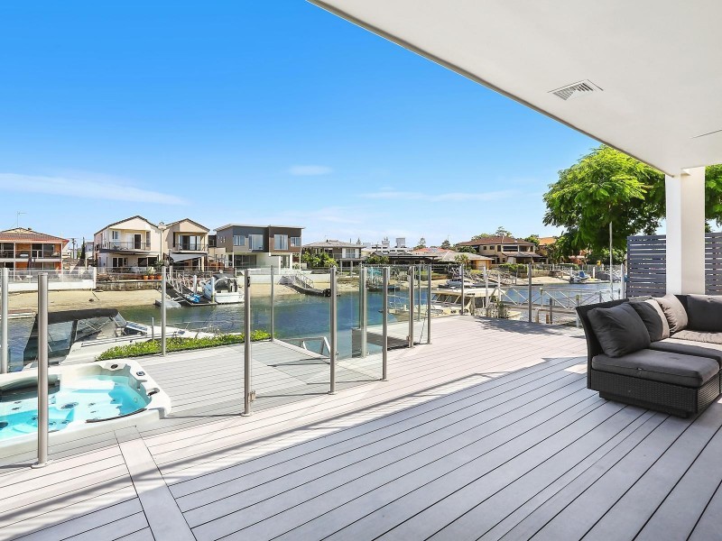 2/22 Annoula Avenue, Biggera Waters QLD 4216