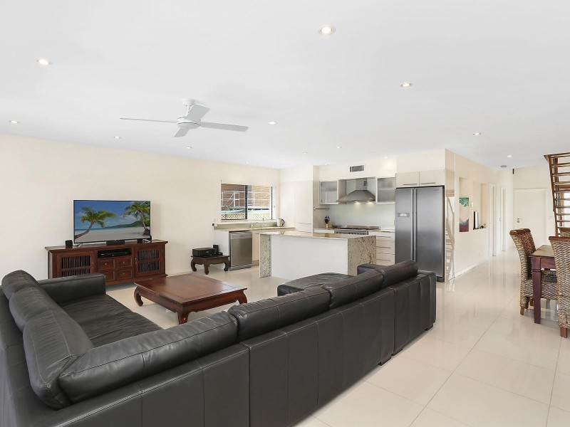 2/22 Annoula Avenue, Biggera Waters QLD 4216