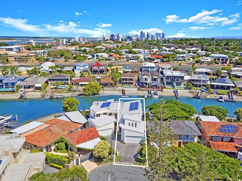 2/22 Annoula Avenue, Biggera Waters QLD 4216