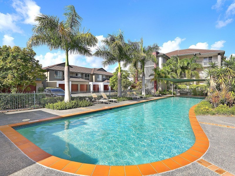 1111/33 Clark Street, Biggera Waters QLD 4216