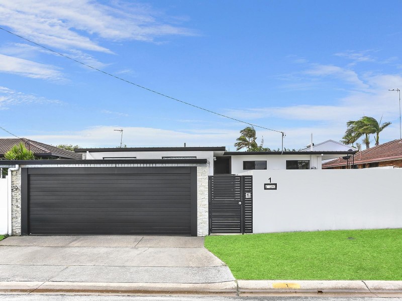 1 Pensacola Court, Broadbeach Waters QLD 4218