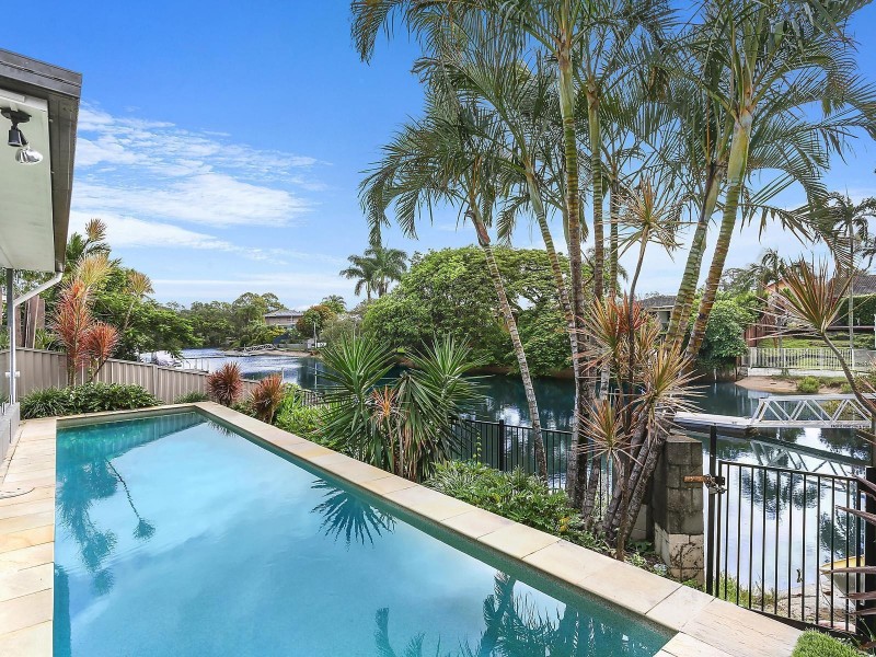 1 Pensacola Court, Broadbeach Waters QLD 4218