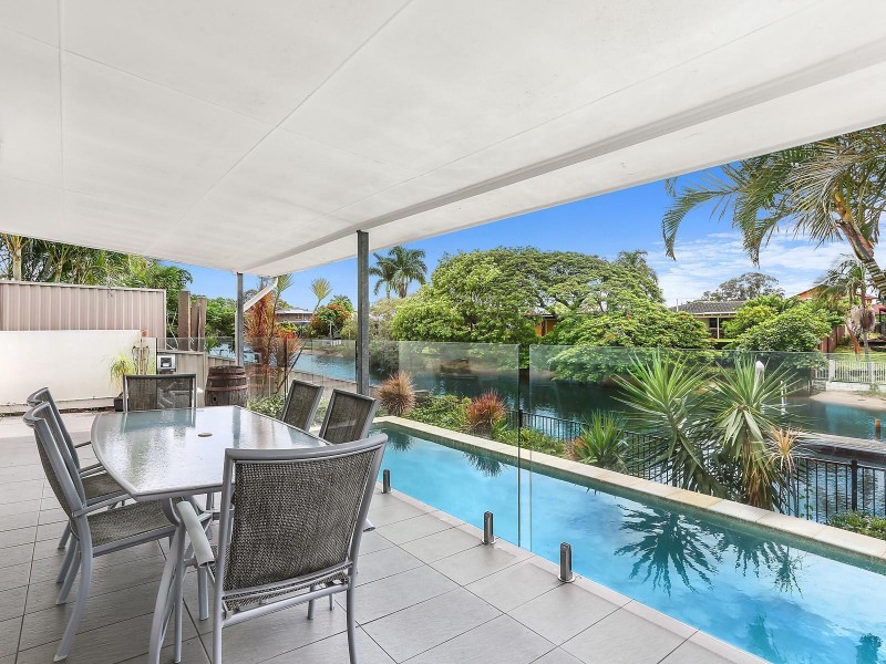 1 Pensacola Court, Broadbeach Waters QLD 4218