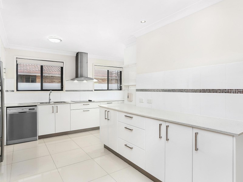 1 Pensacola Court, Broadbeach Waters QLD 4218