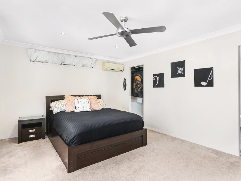 1 Pensacola Court, Broadbeach Waters QLD 4218