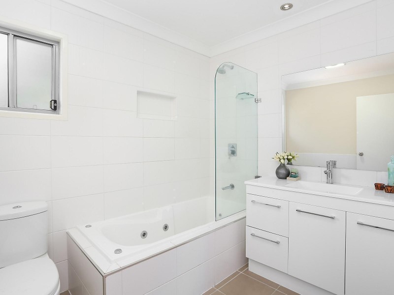 36 Bellevue Parade, Labrador QLD 4215