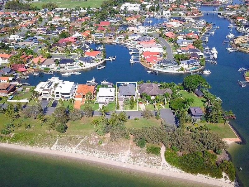 52 Shearwater Esplanade, Runaway Bay QLD 4216