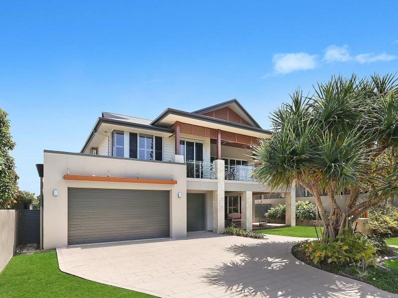 52 Shearwater Esplanade, Runaway Bay QLD 4216