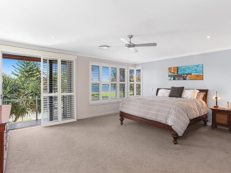 52 Shearwater Esplanade, Runaway Bay QLD 4216