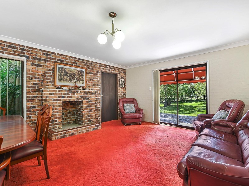 1 Uplands Drive, Parkwood QLD 4214