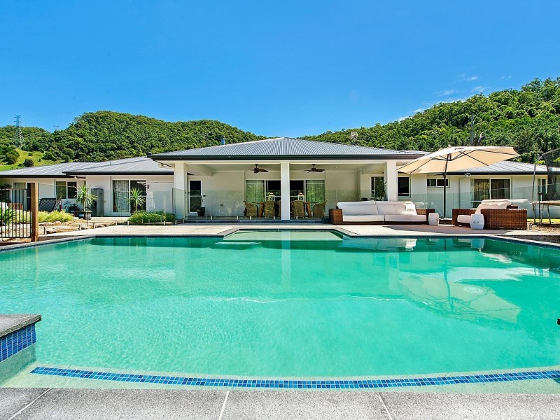 18 Del Court, Wongawallan QLD 4210