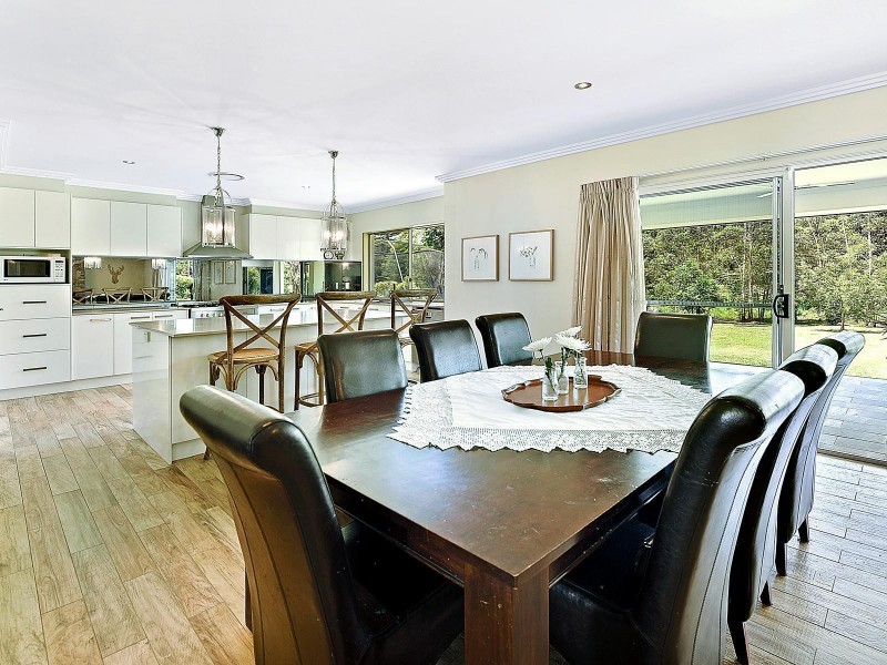 18 Del Court, Wongawallan QLD 4210