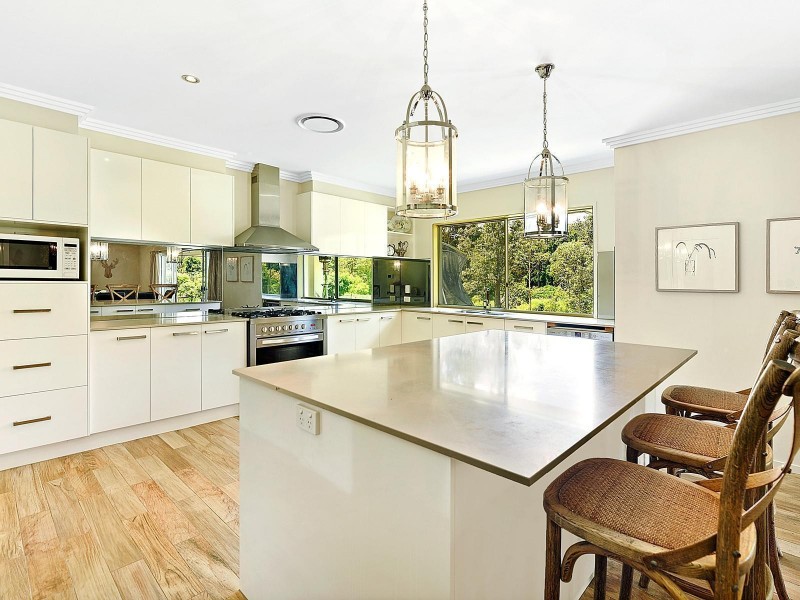 18 Del Court, Wongawallan QLD 4210