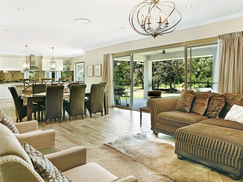 18 Del Court, Wongawallan QLD 4210