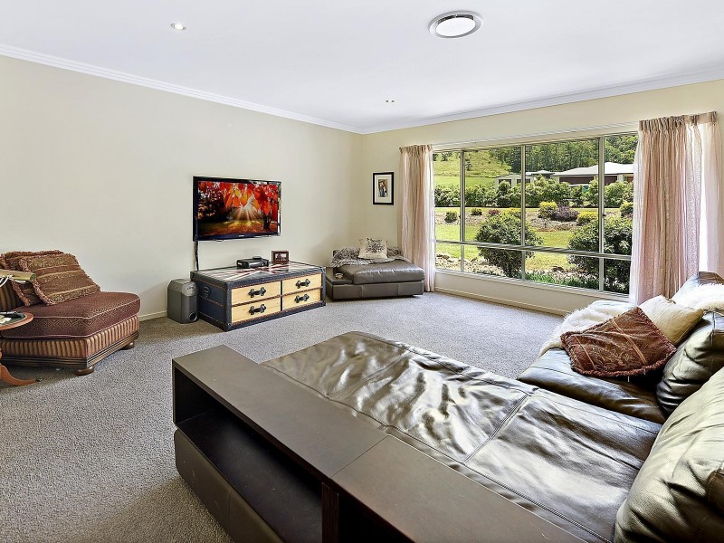 18 Del Court, Wongawallan QLD 4210