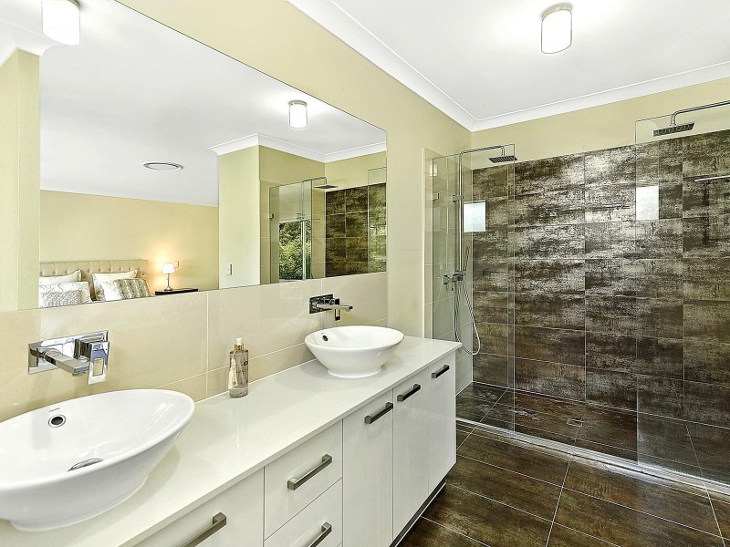 18 Del Court, Wongawallan QLD 4210