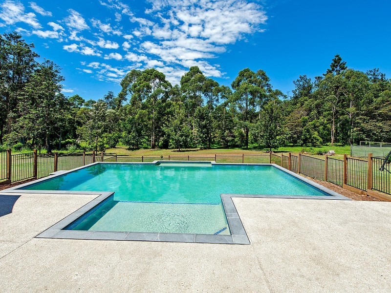 18 Del Court, Wongawallan QLD 4210