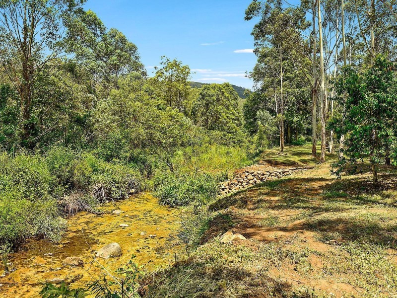 18 Del Court, Wongawallan QLD 4210