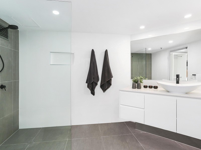 3/5 Oatland Esplanade, Runaway Bay QLD 4216