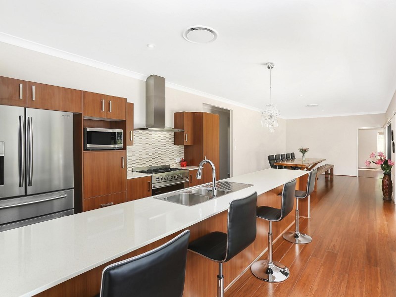 15 Del Court, Wongawallan QLD 4210