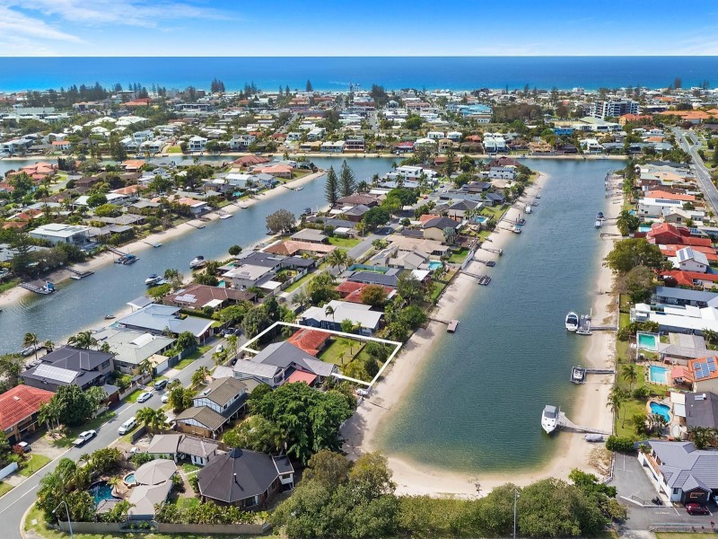 7 Sundowner Court, Mermaid Waters QLD 4218