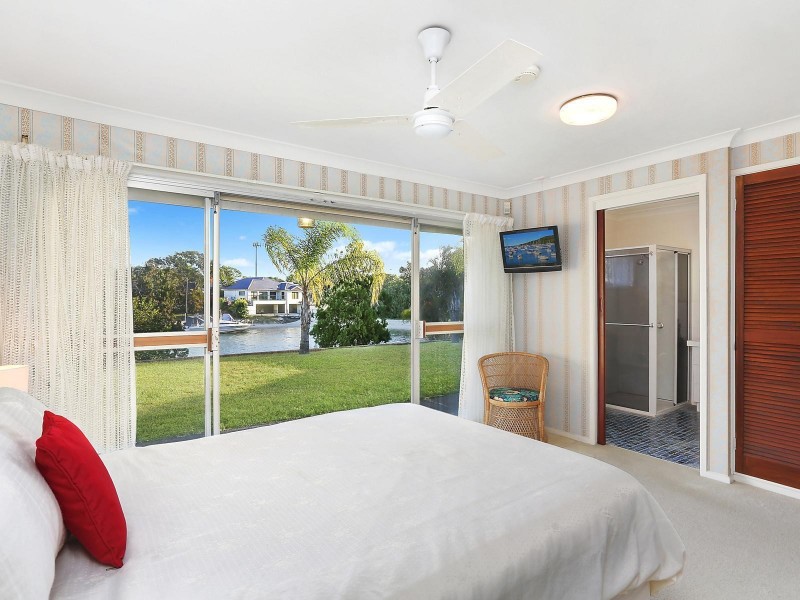 7 Sundowner Court, Mermaid Waters QLD 4218