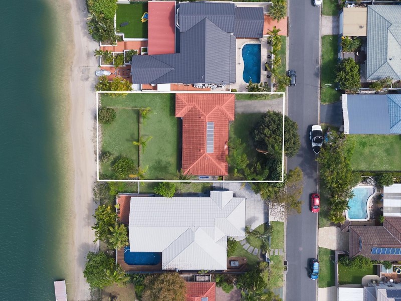 7 Sundowner Court, Mermaid Waters QLD 4218