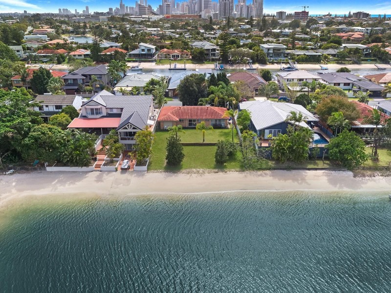 7 Sundowner Court, Mermaid Waters QLD 4218