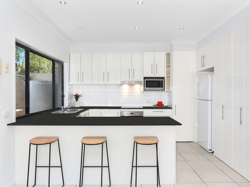 6/33 Harley Street, Labrador QLD 4215