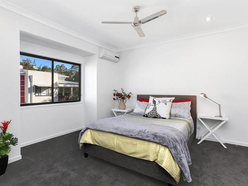 6/33 Harley Street, Labrador QLD 4215