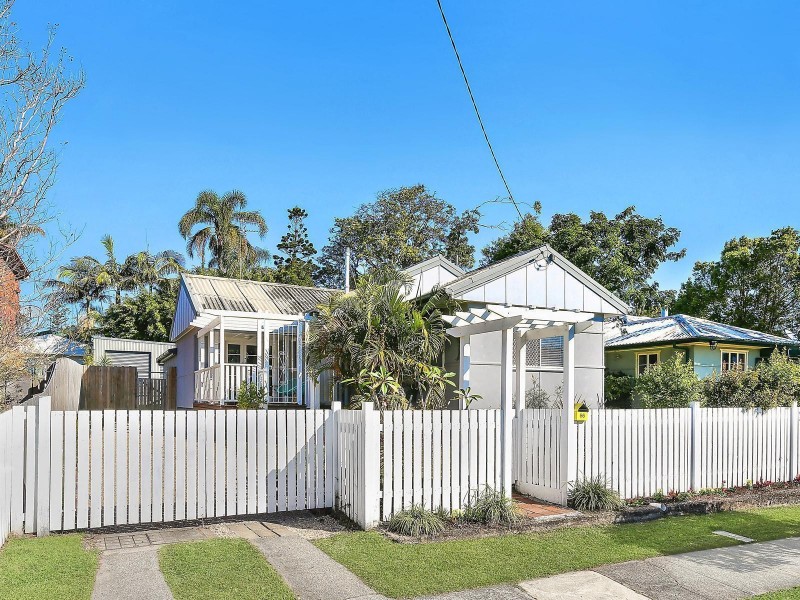 66 Central Street, Labrador QLD 4215