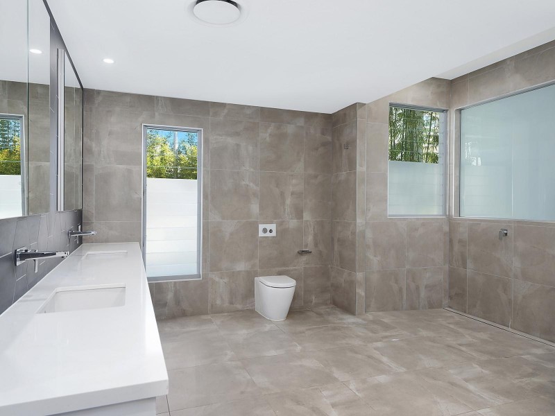 154 Alison Road, Carrara QLD 4211