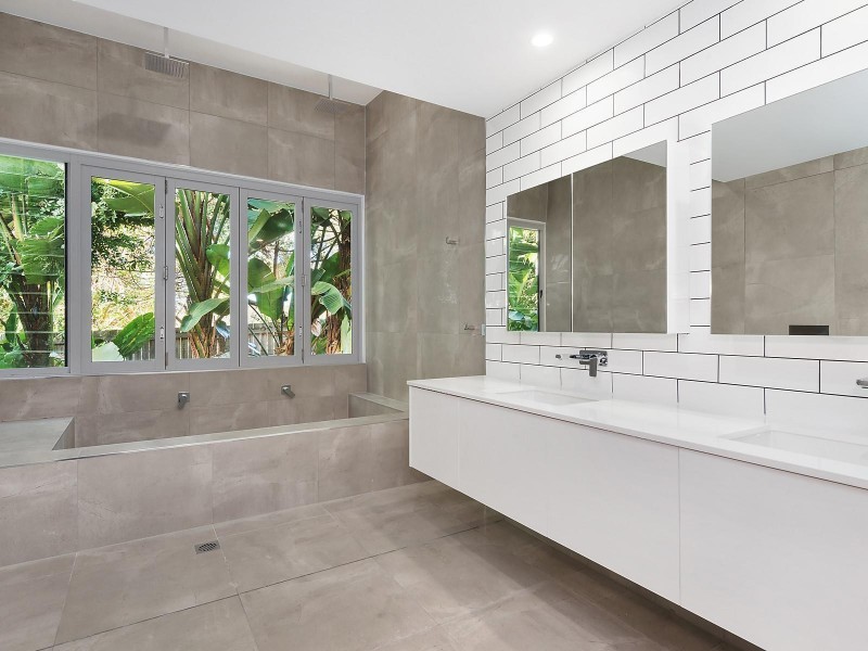 154 Alison Road, Carrara QLD 4211