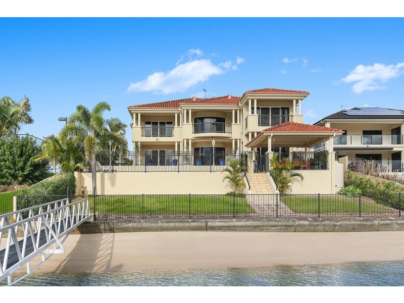 41 Sir Bruce Small Boulevard, Benowa Waters QLD 4217