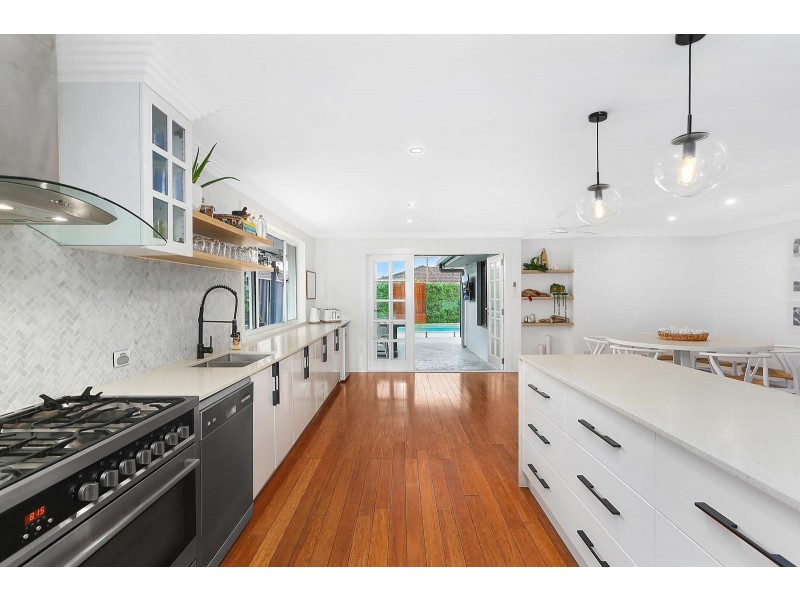 7 Darnay Road, Broadbeach Waters QLD 4218