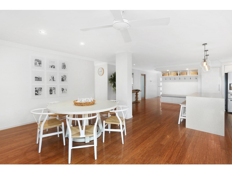 7 Darnay Road, Broadbeach Waters QLD 4218