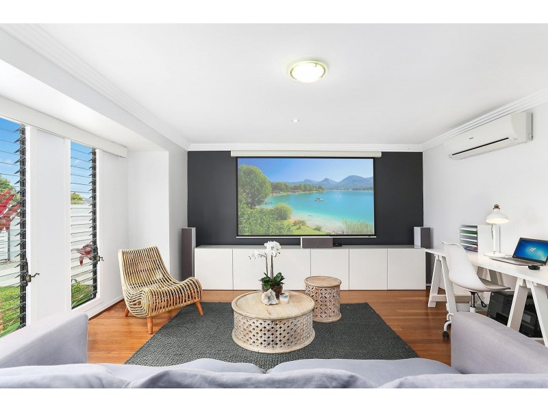 7 Darnay Road, Broadbeach Waters QLD 4218