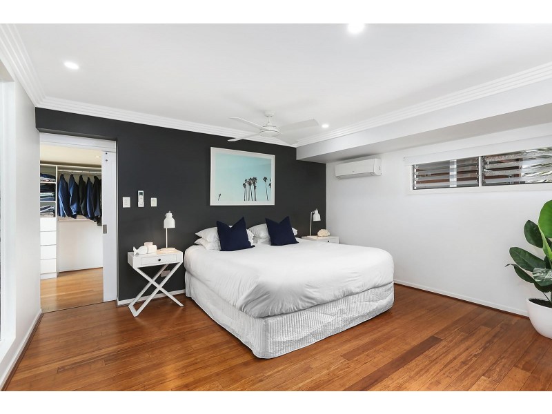 7 Darnay Road, Broadbeach Waters QLD 4218